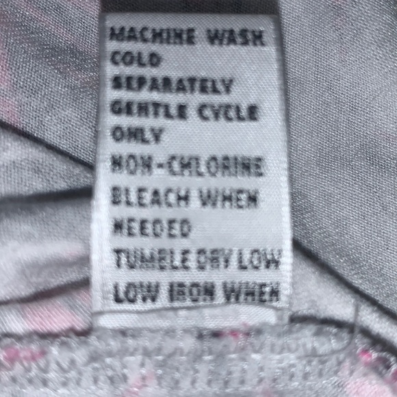 ⭐️Like NEW⭐️CHAUS💕Flattering V-Neck Top in Small - Picture 10 of 11